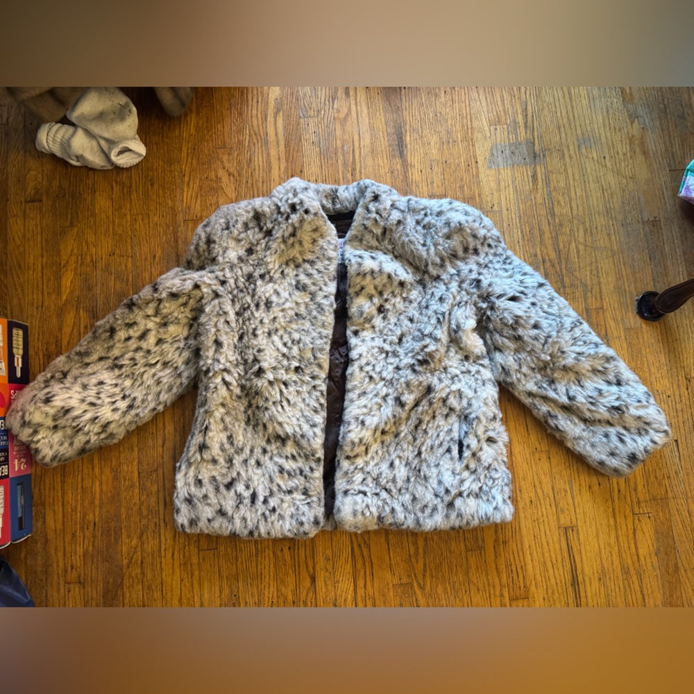 SNOW LEOPARD Faux Fur